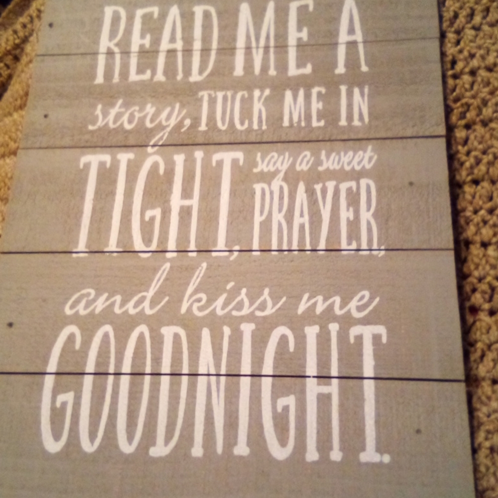 Kiss Me Goodnight, Grey wooden sign, nwot - Picture 1 of 3